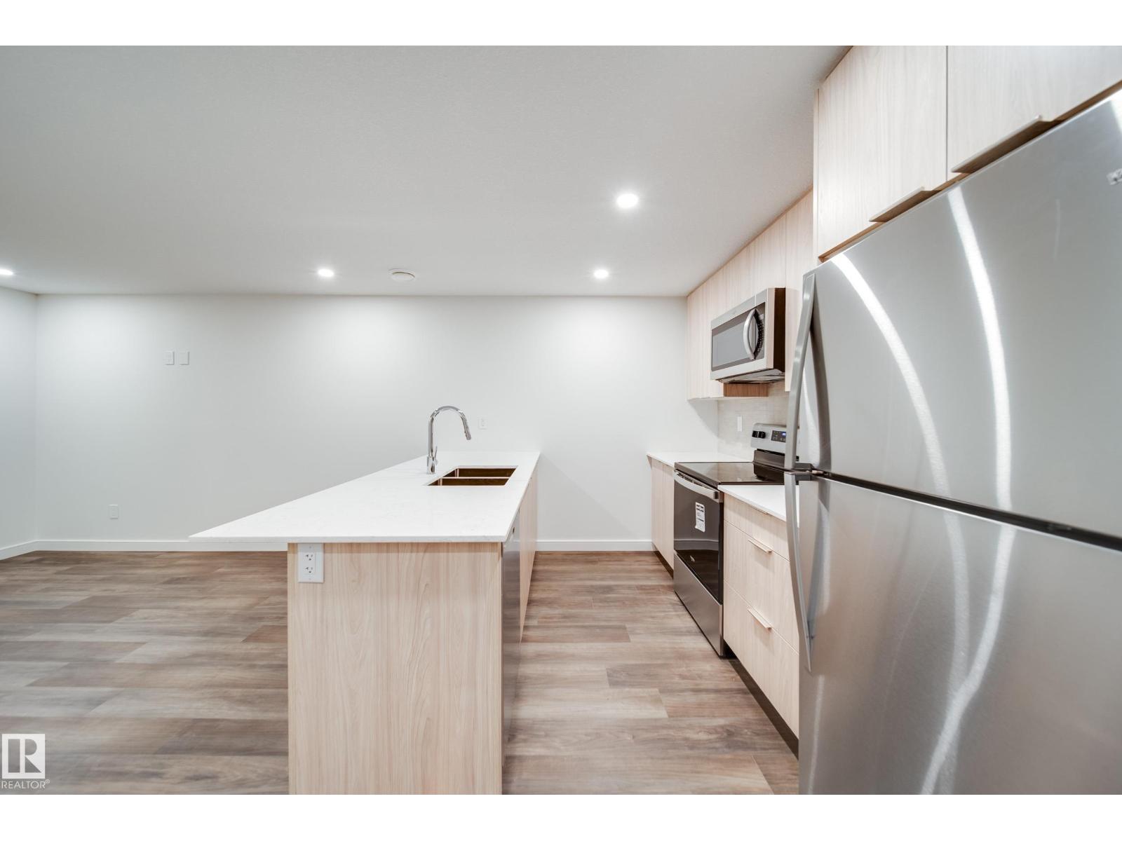 8719 83 AV NW — photo 34