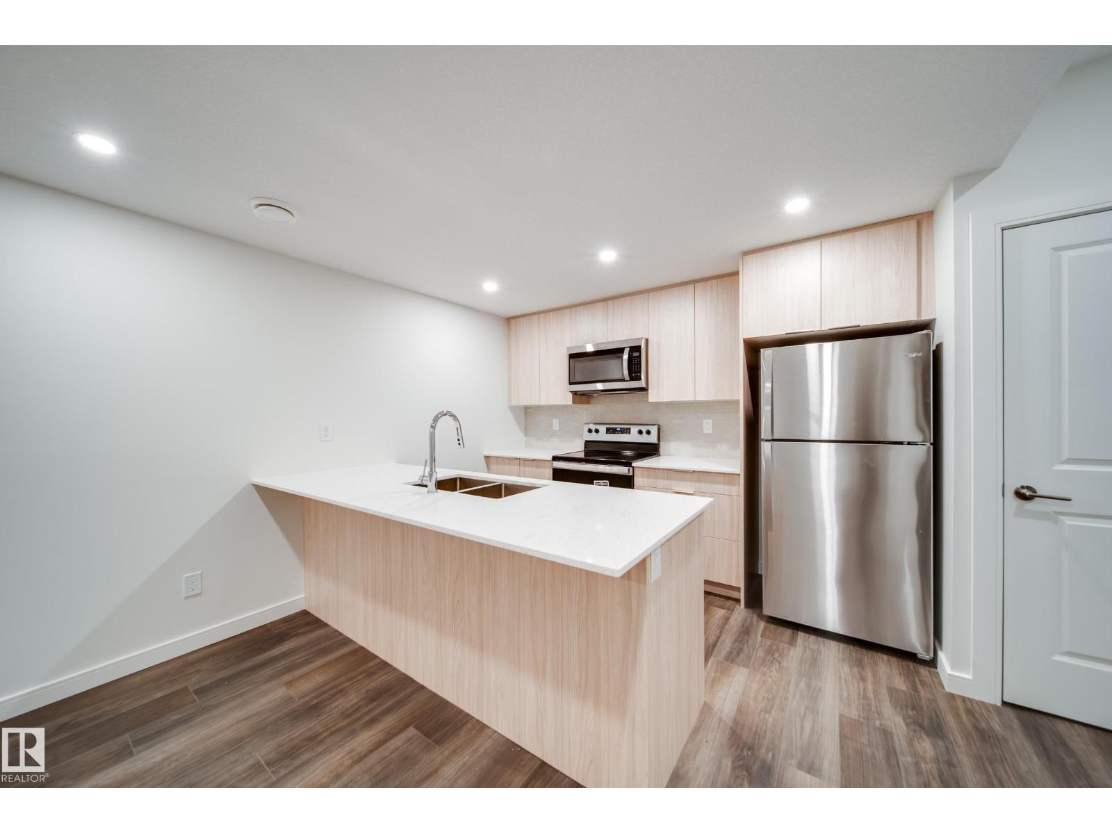 8719 83 AV NW — photo 35
