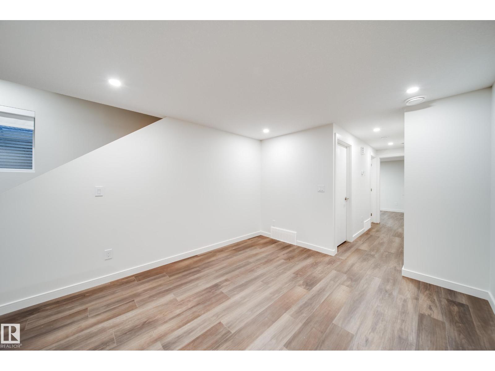 8719 83 AV NW — photo 41