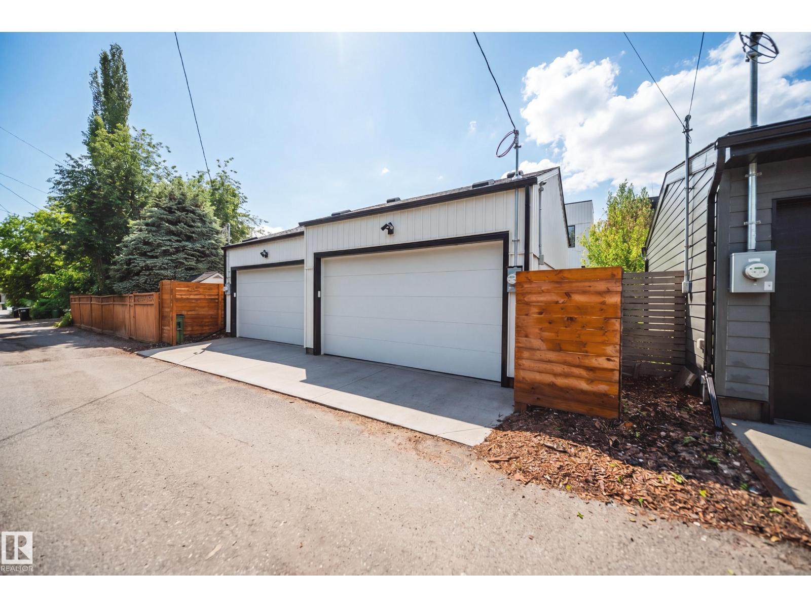 8719 83 AV NW — photo 47