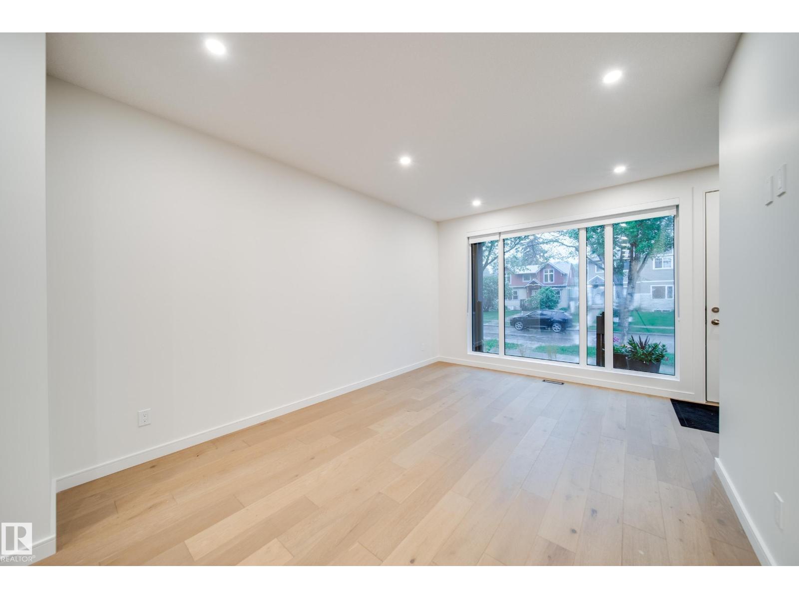 8719 83 AV NW — photo 6