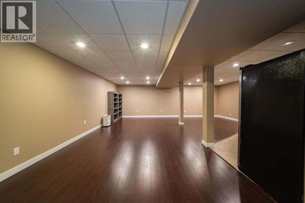 336 Ermine Crescent — photo 39