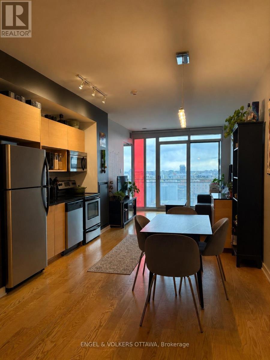 Kitchen/Dining Area/Balcony
