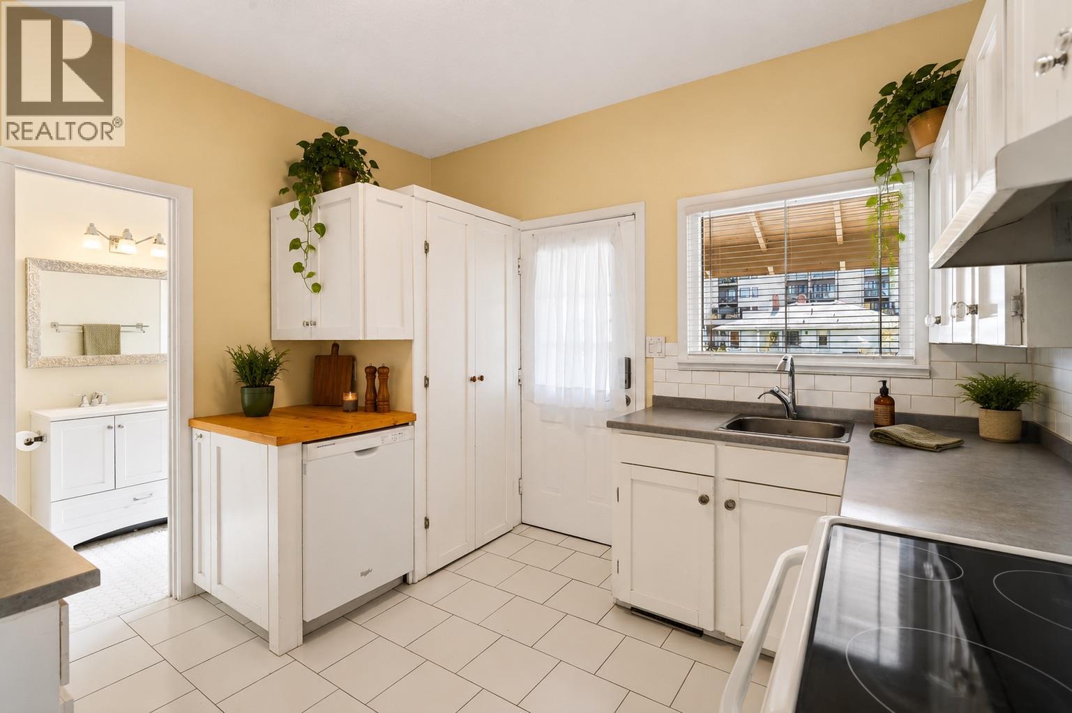 815 Lawrence Avenue - 8