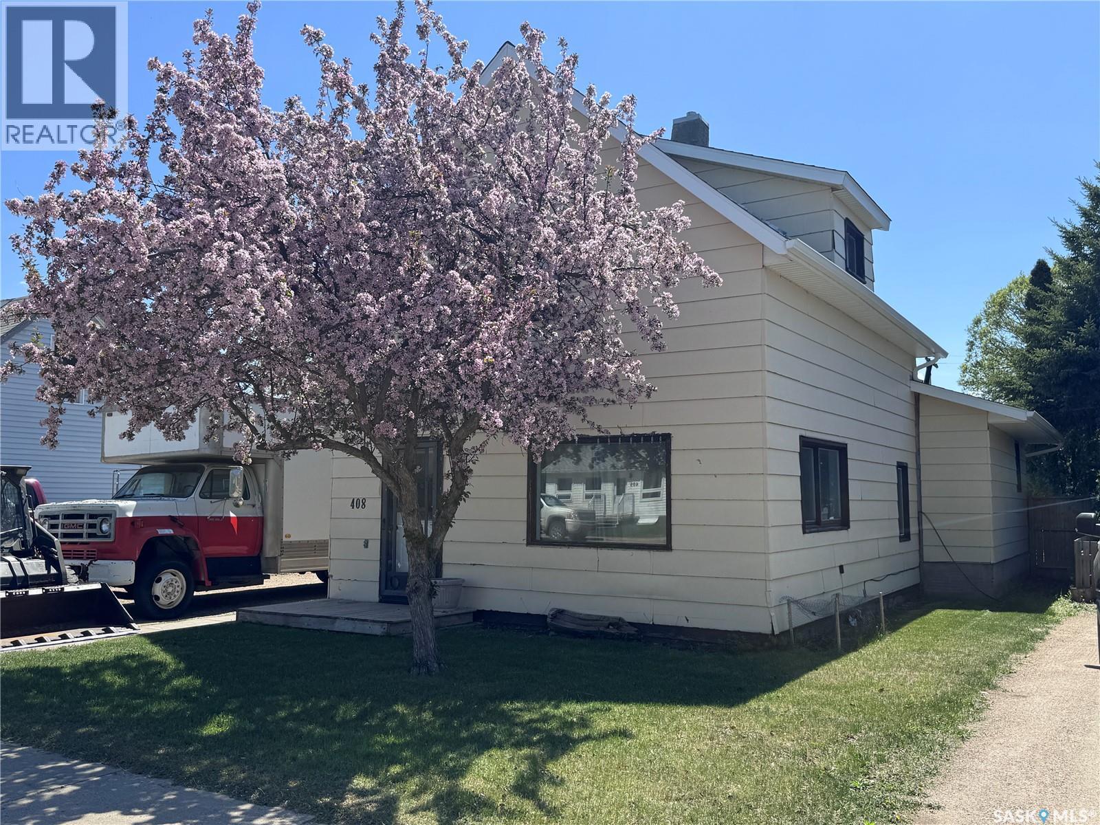 408 4th AVENUE E - 1