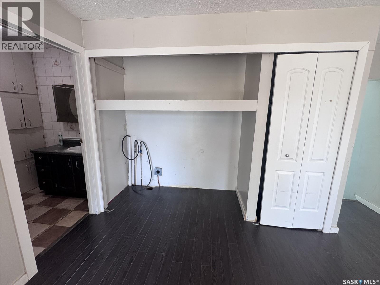 408 4th AVENUE E - 11
