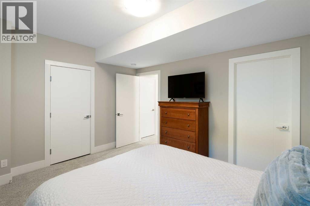 709 23 Avenue NW — photo 39