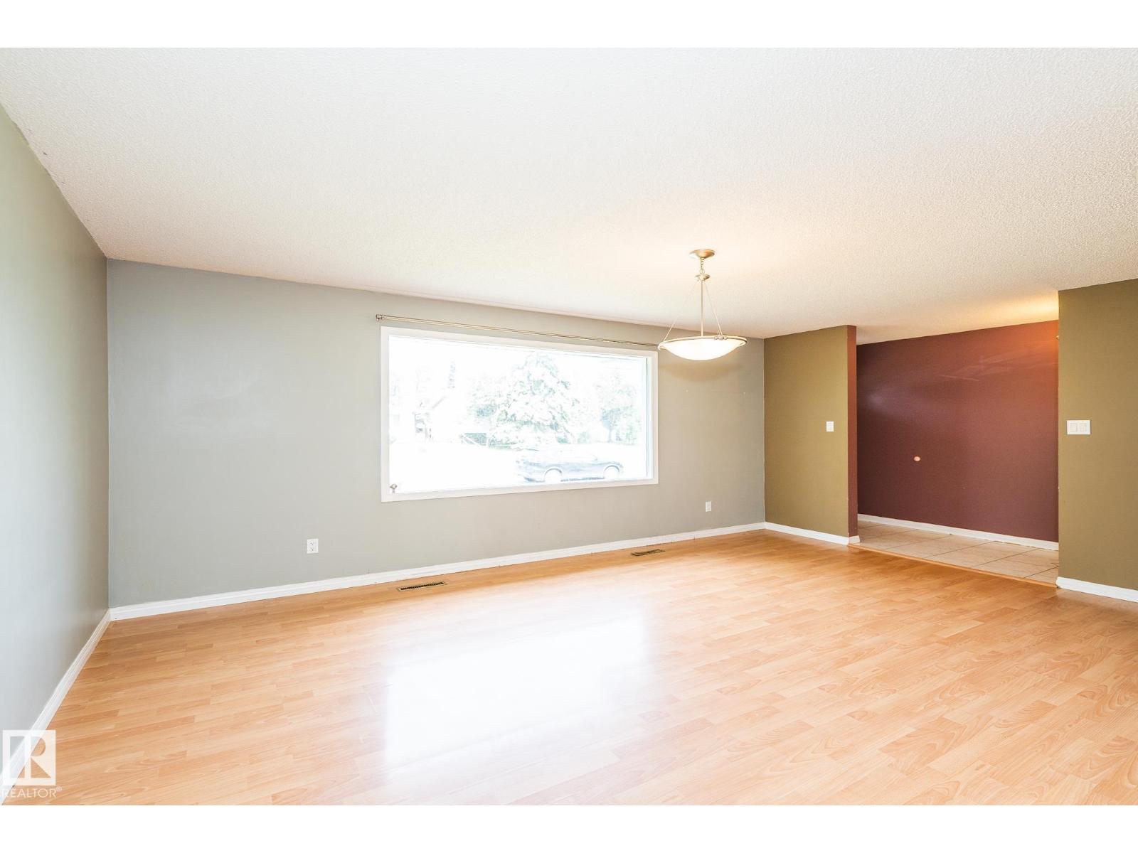 7543 149A AV NW - 4