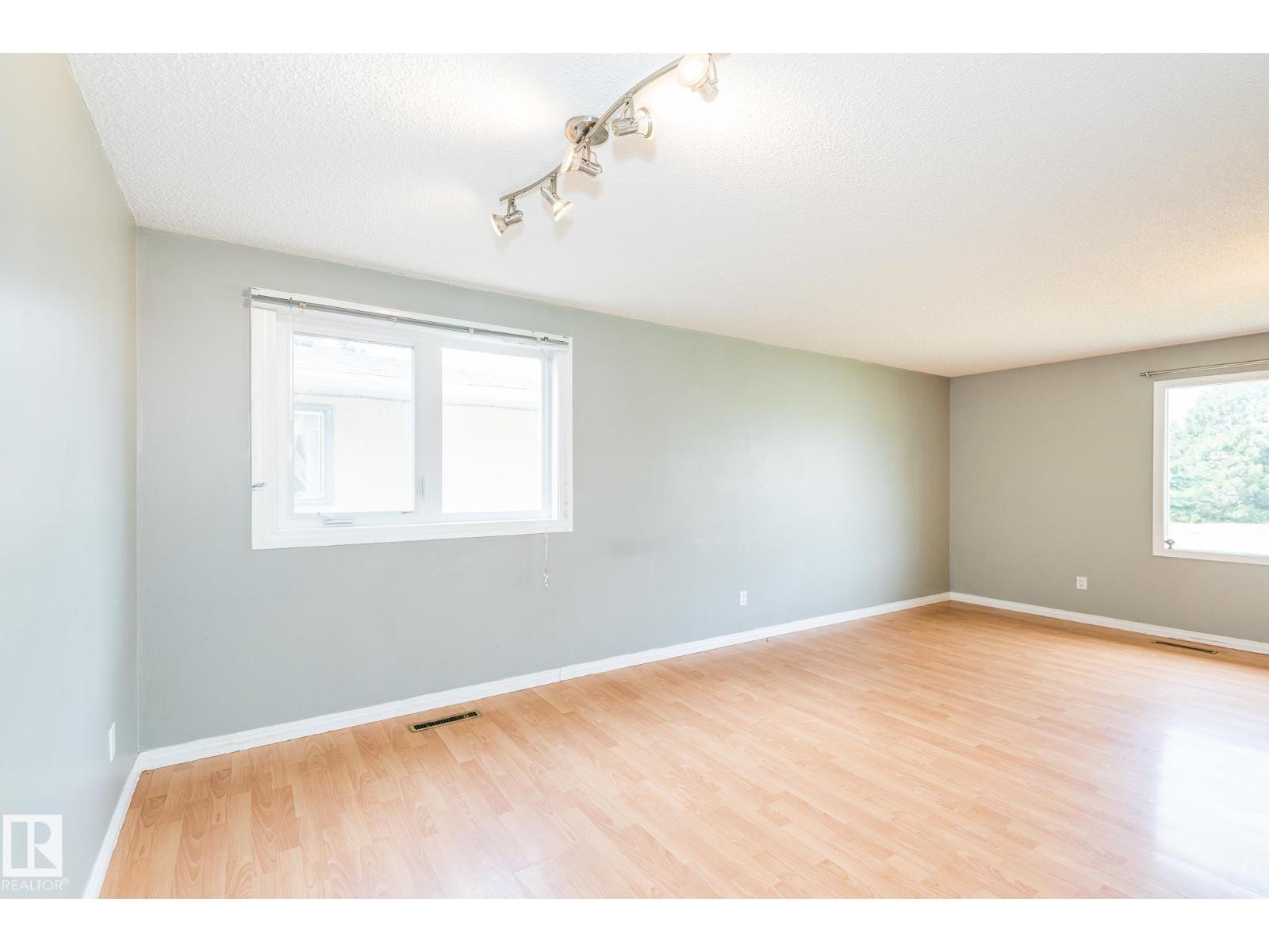 7543 149A AV NW — photo 7