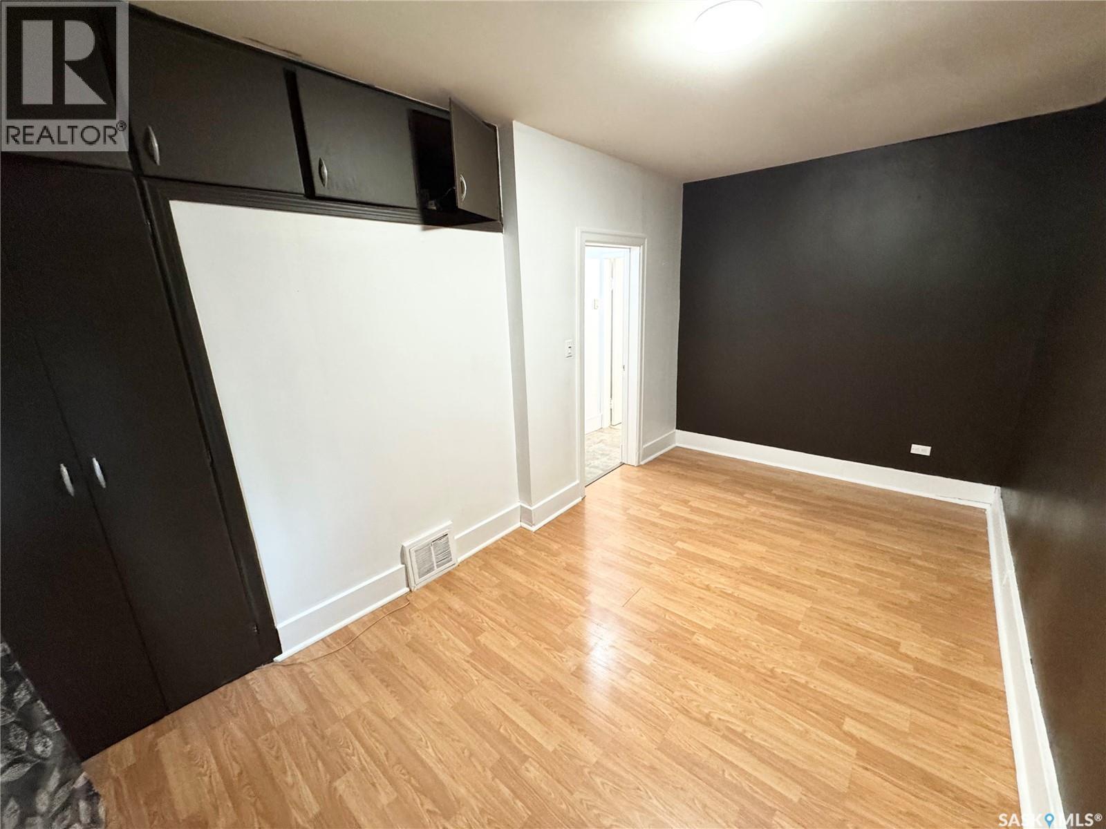 212 Crawford AVENUE W — photo 16