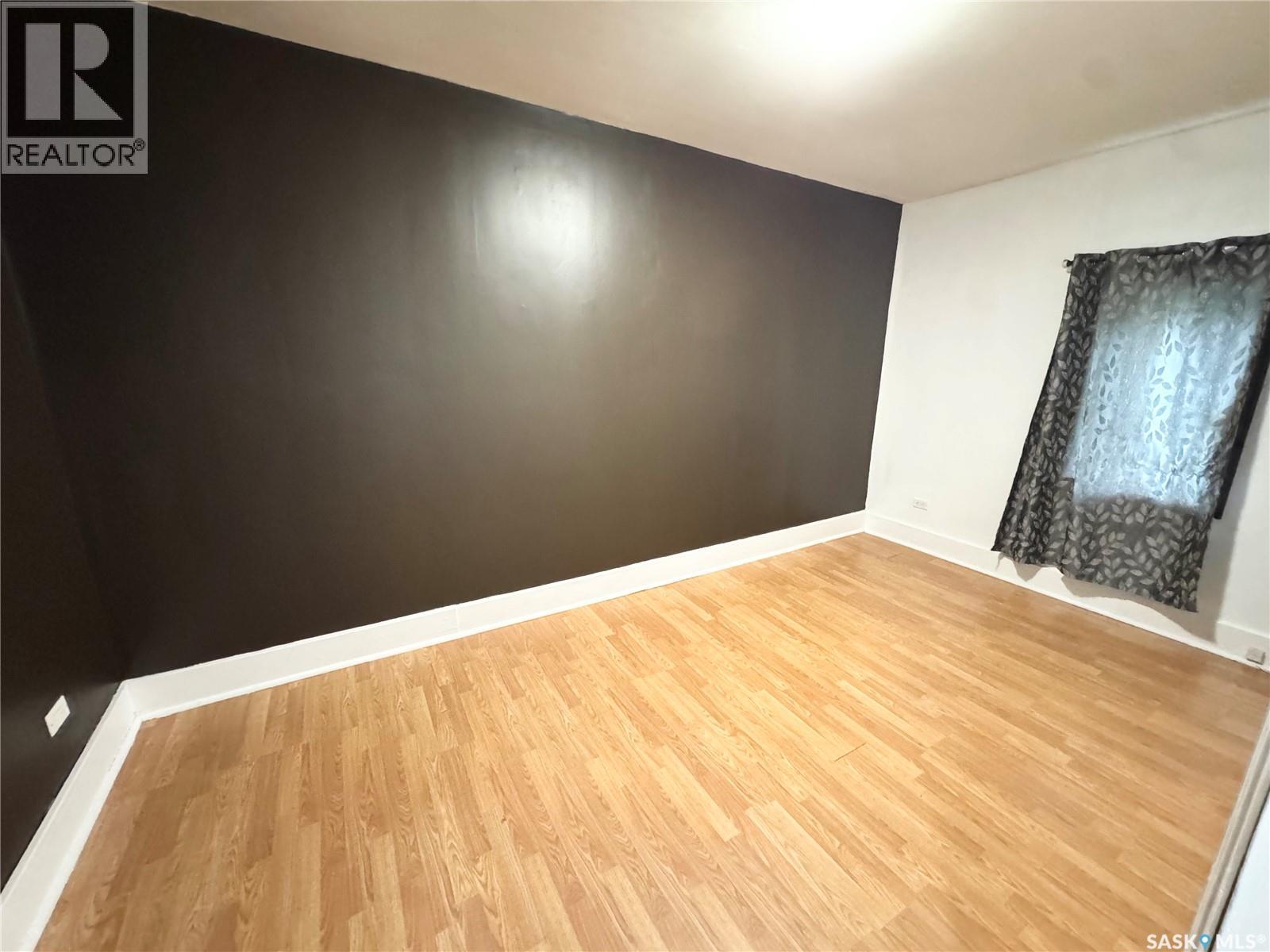 212 Crawford AVENUE W — photo 17