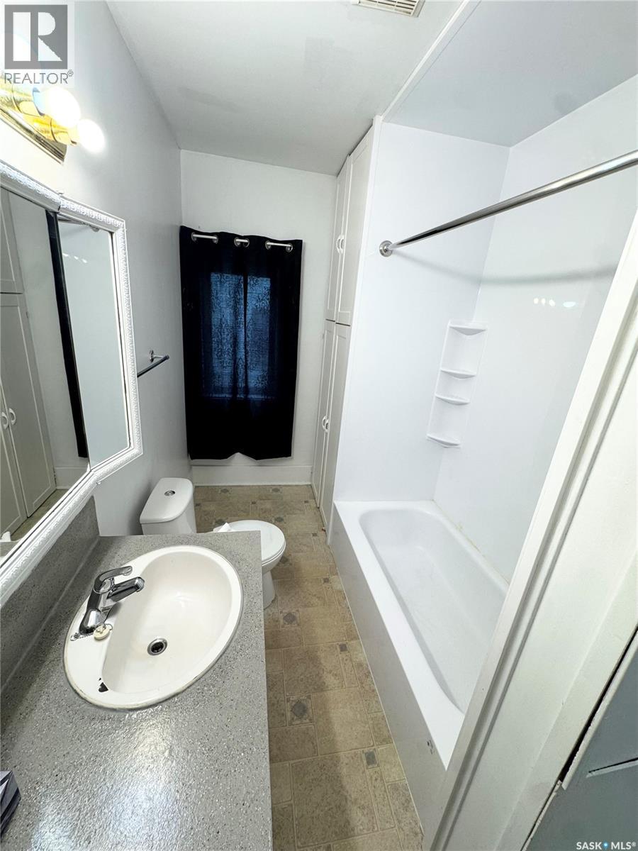 212 Crawford AVENUE W — photo 18