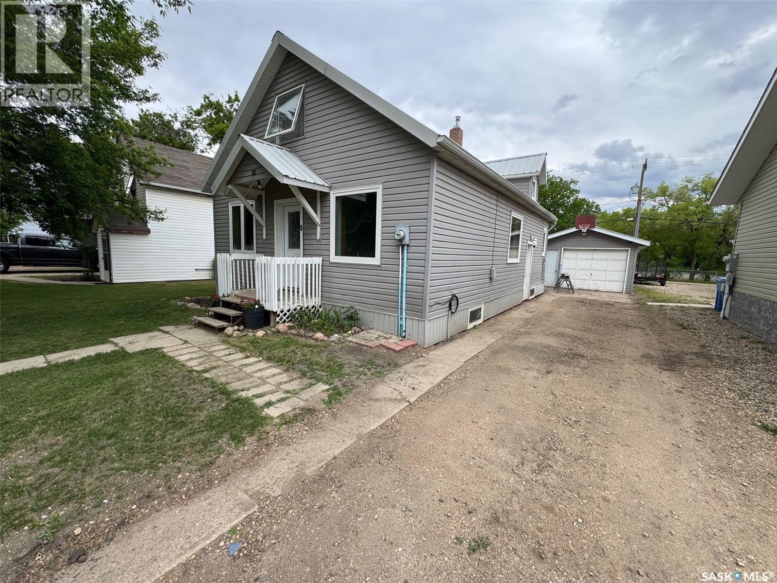 212 Crawford AVENUE W - photo 2