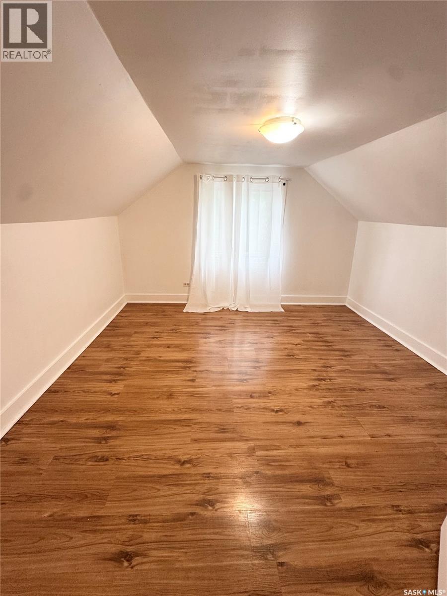 212 Crawford AVENUE W — photo 20