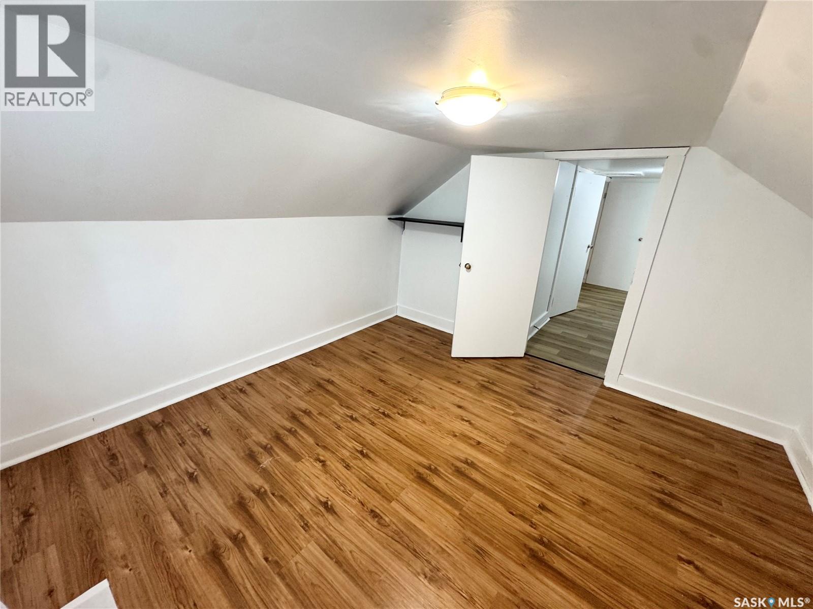 212 Crawford AVENUE W — photo 22