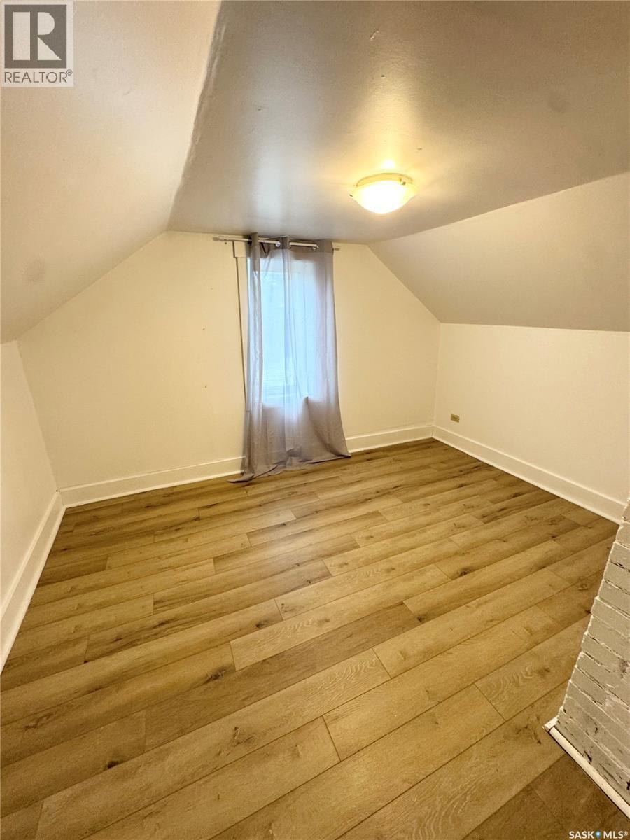 212 Crawford AVENUE W — photo 24