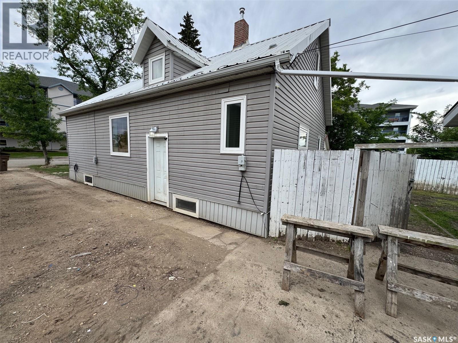 212 Crawford AVENUE W - photo 3