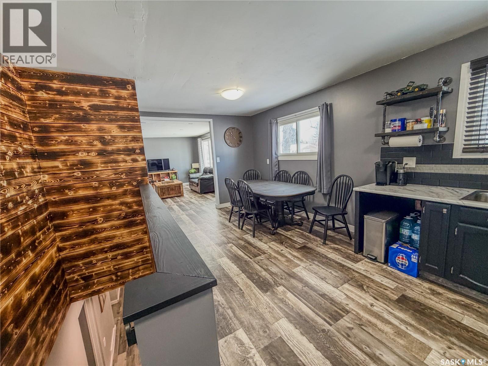 210 Wells AVENUE E — photo 12