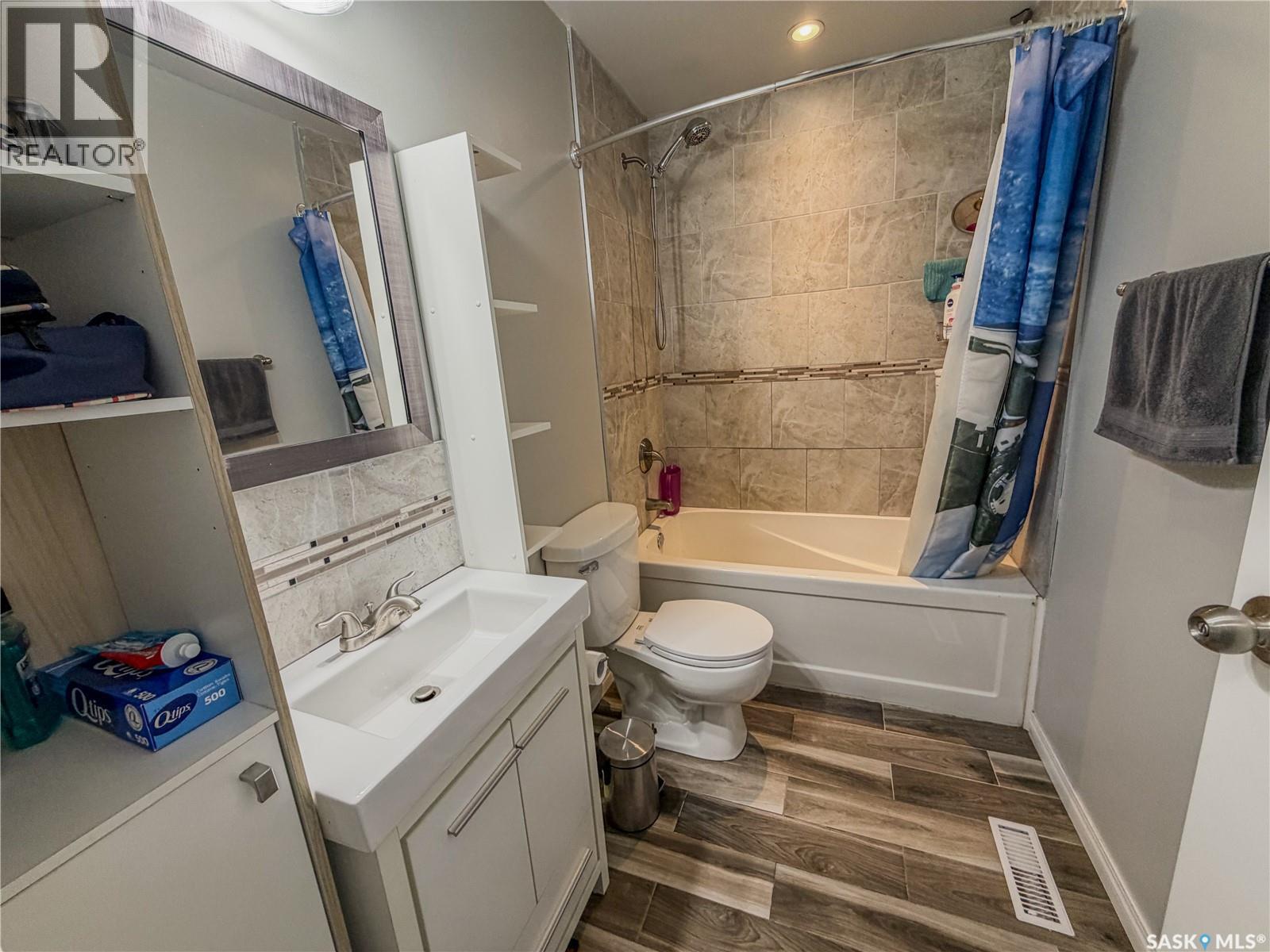 210 Wells AVENUE E — photo 19