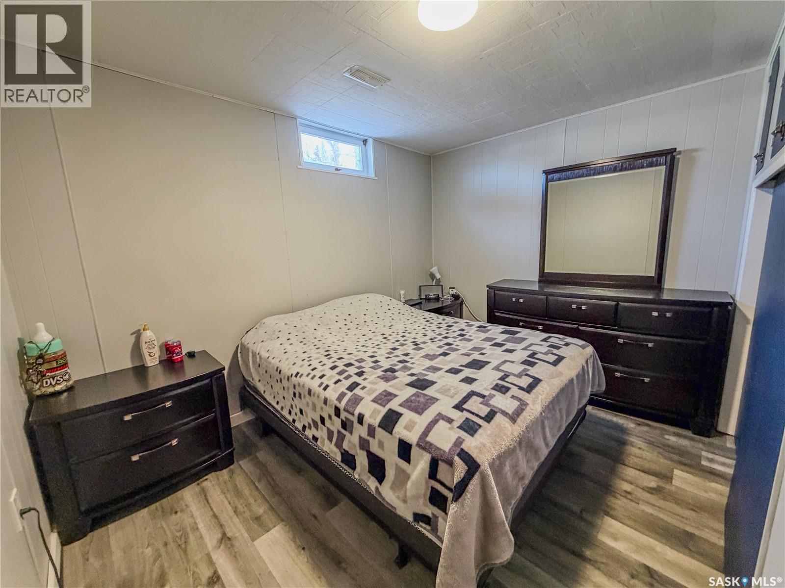 210 Wells AVENUE E — photo 31