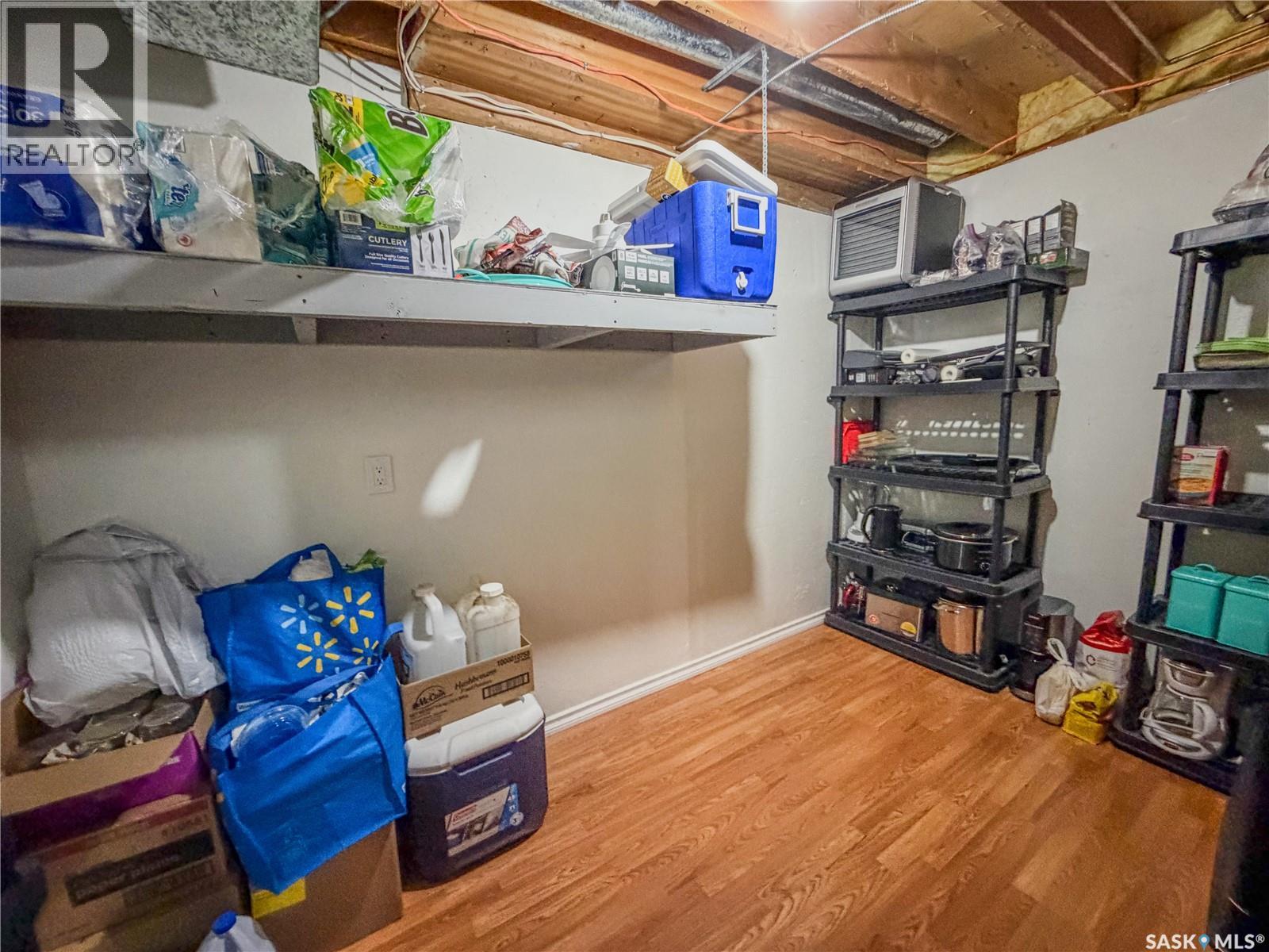 210 Wells AVENUE E — photo 36