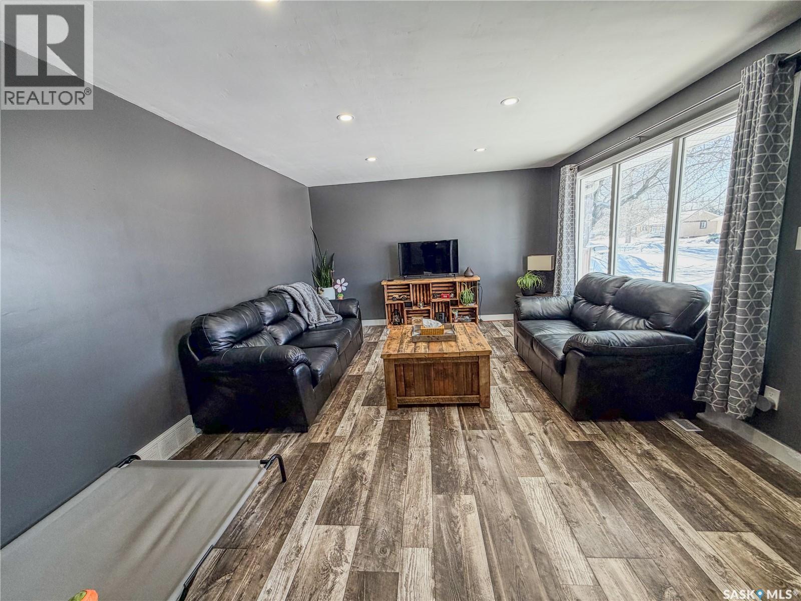 210 Wells AVENUE E — photo 13