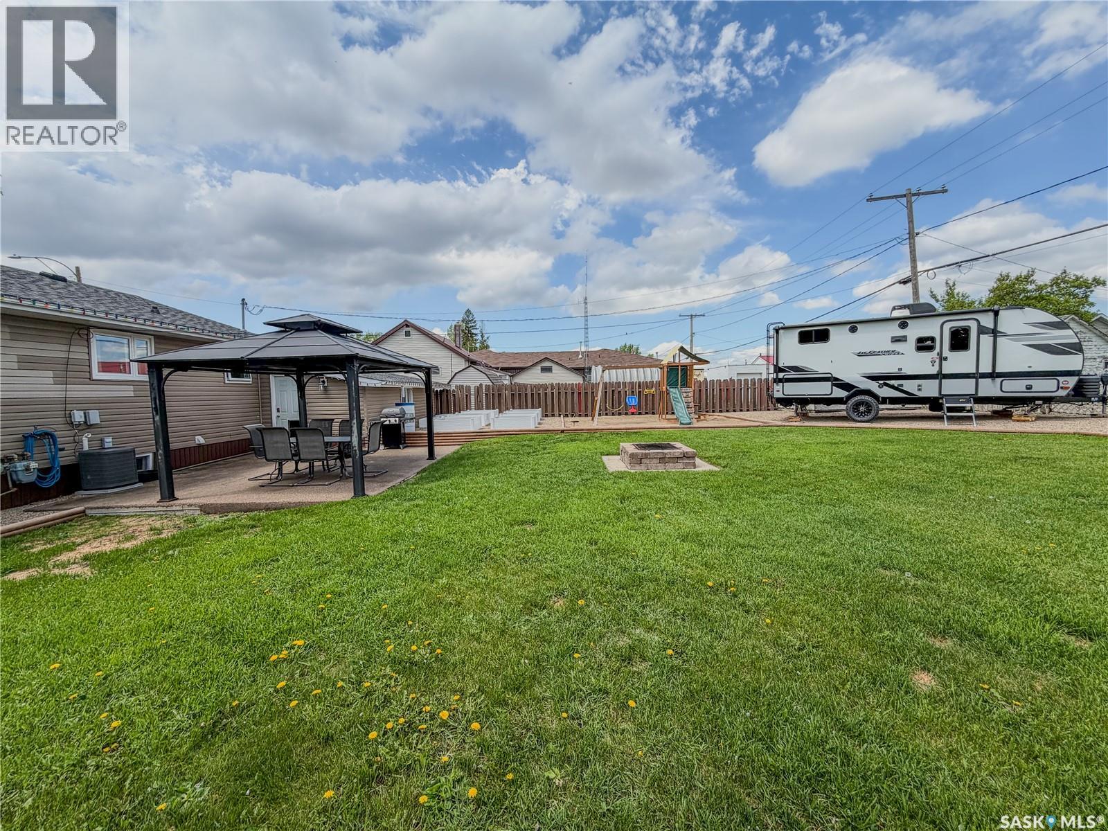 210 Wells AVENUE E — photo 42