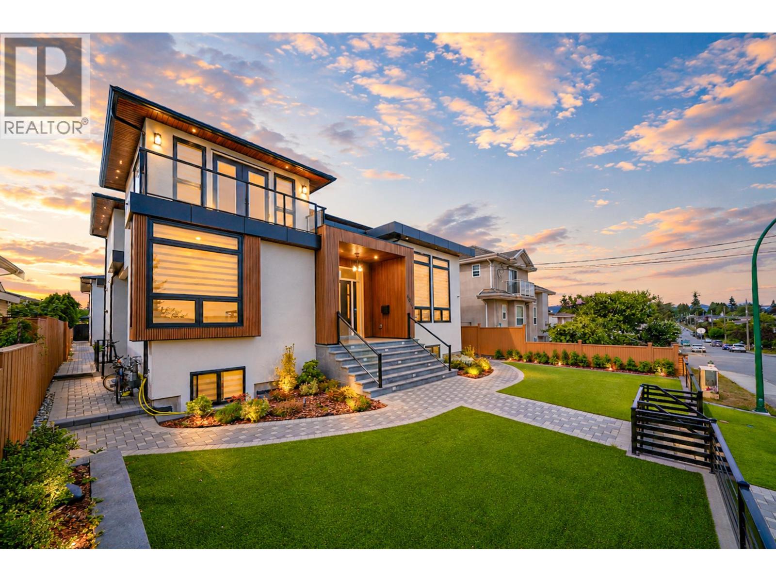 8093 14TH AVENUE, Burnaby