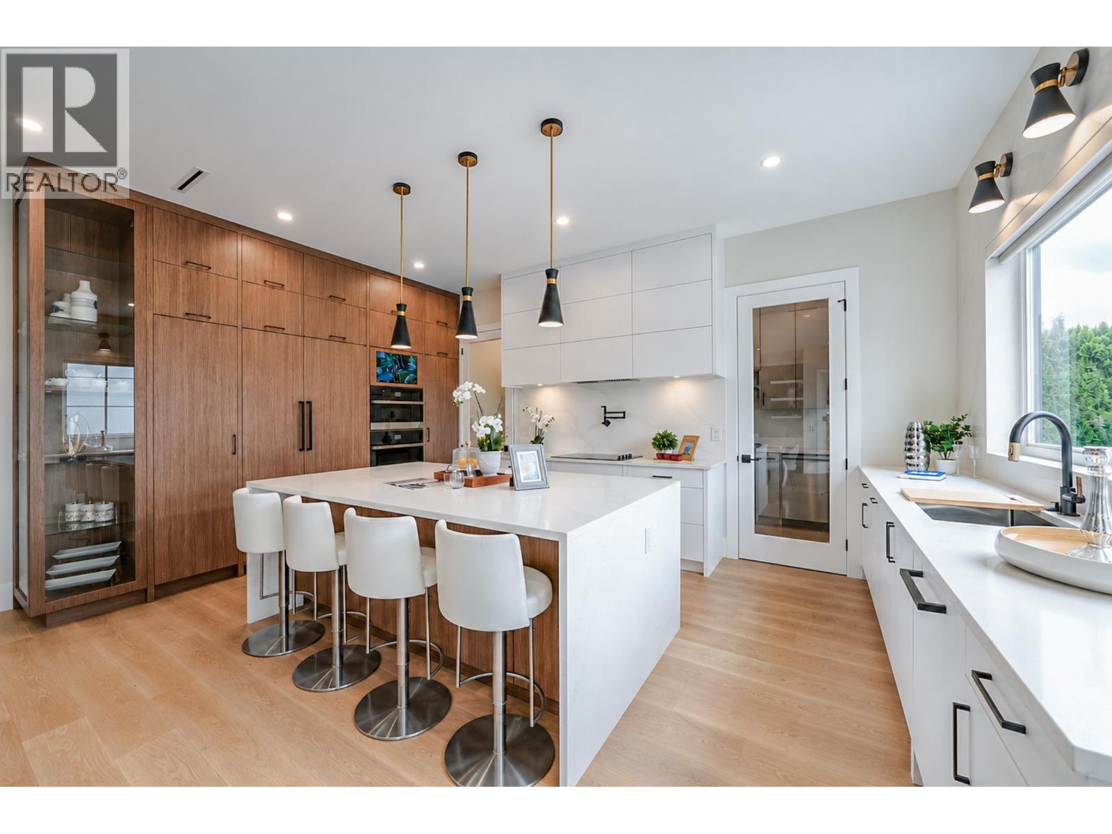 8093 14TH AVENUE, Burnaby