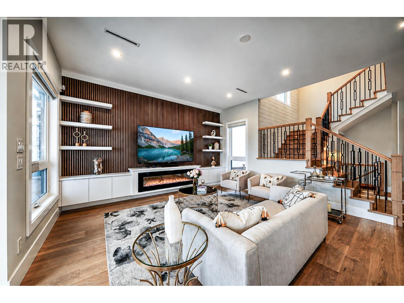 8093 14TH AVENUE, Burnaby