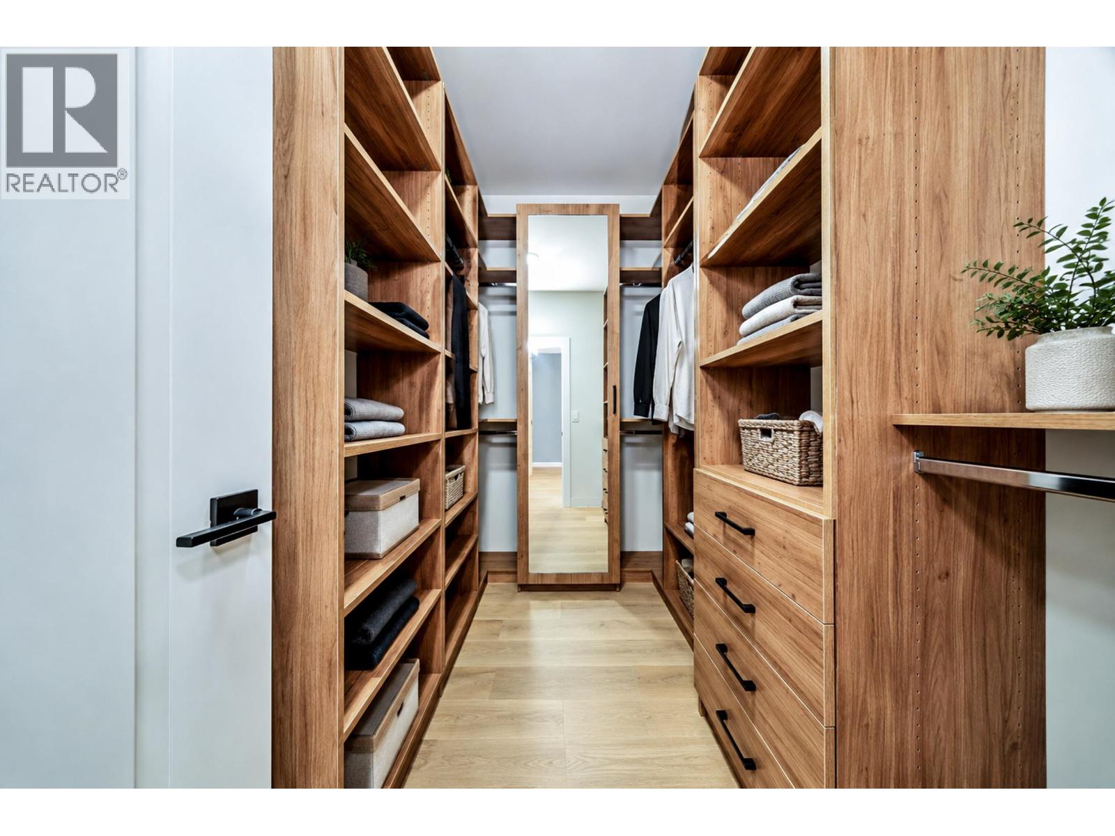 8093 14TH AVENUE, Burnaby