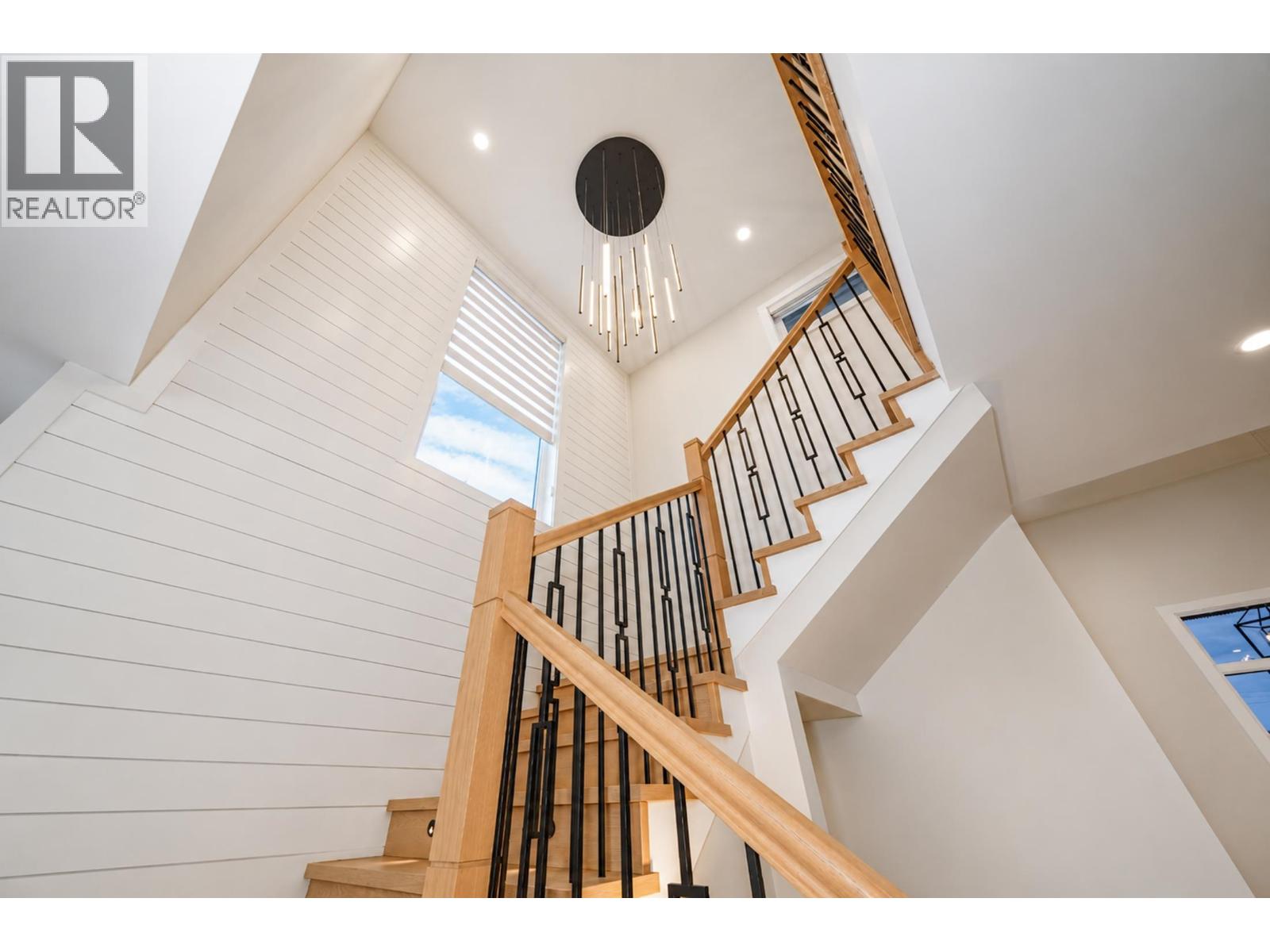 8093 14TH AVENUE, Burnaby