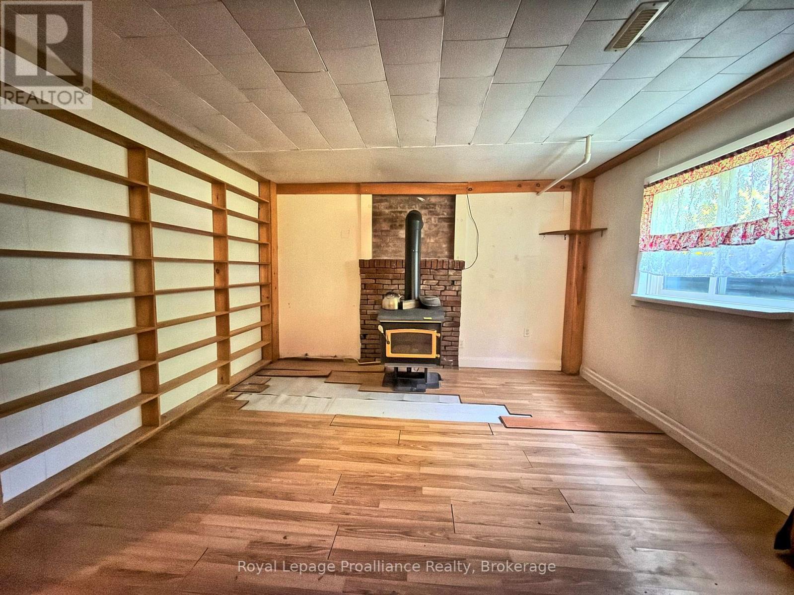 144 WELLINGTON STREET - 26