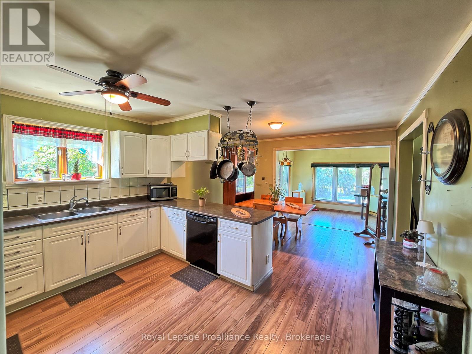 144 WELLINGTON STREET - 7