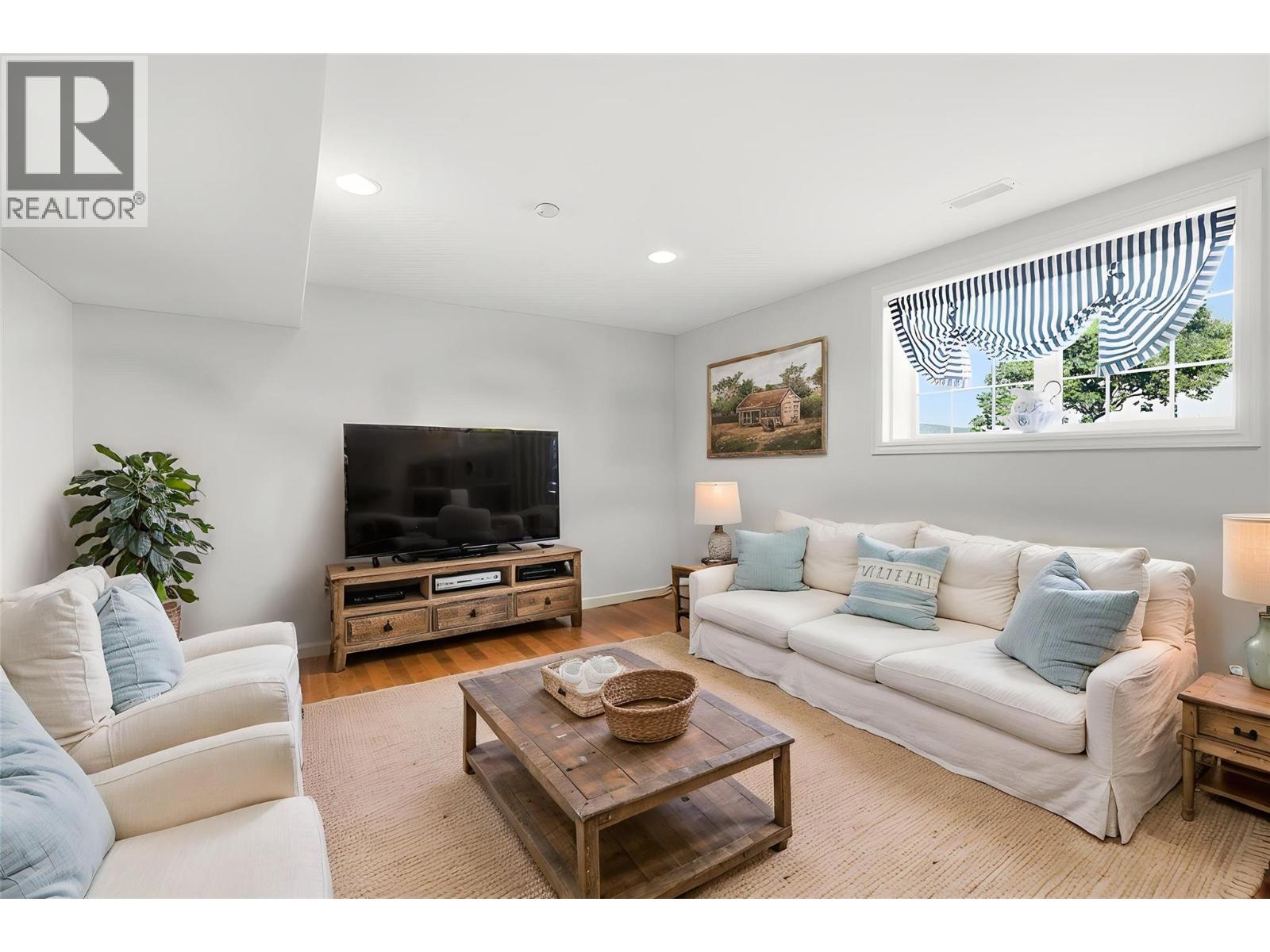 1956 Gardiner Road - 43