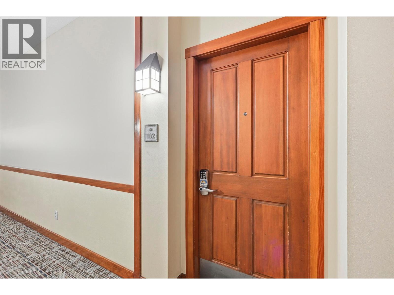 #102 3190 Creekside Way - 5