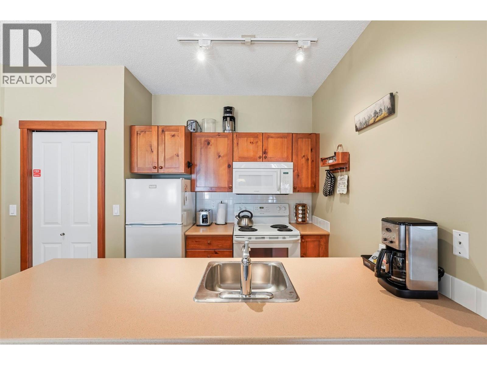 #102 3190 Creekside Way - 9