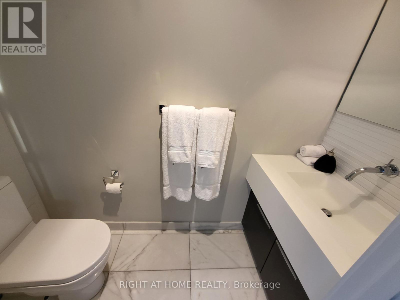 #PH1027 55 STEWART STREET - 14