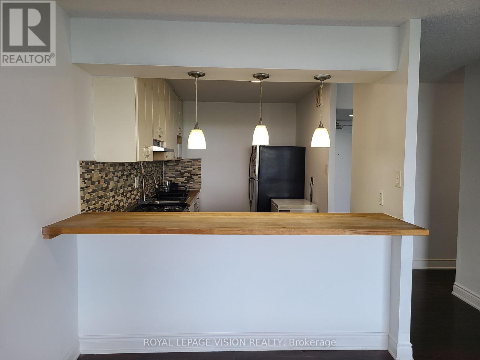#2107 10 MARTHA EATON WAY S - 13
