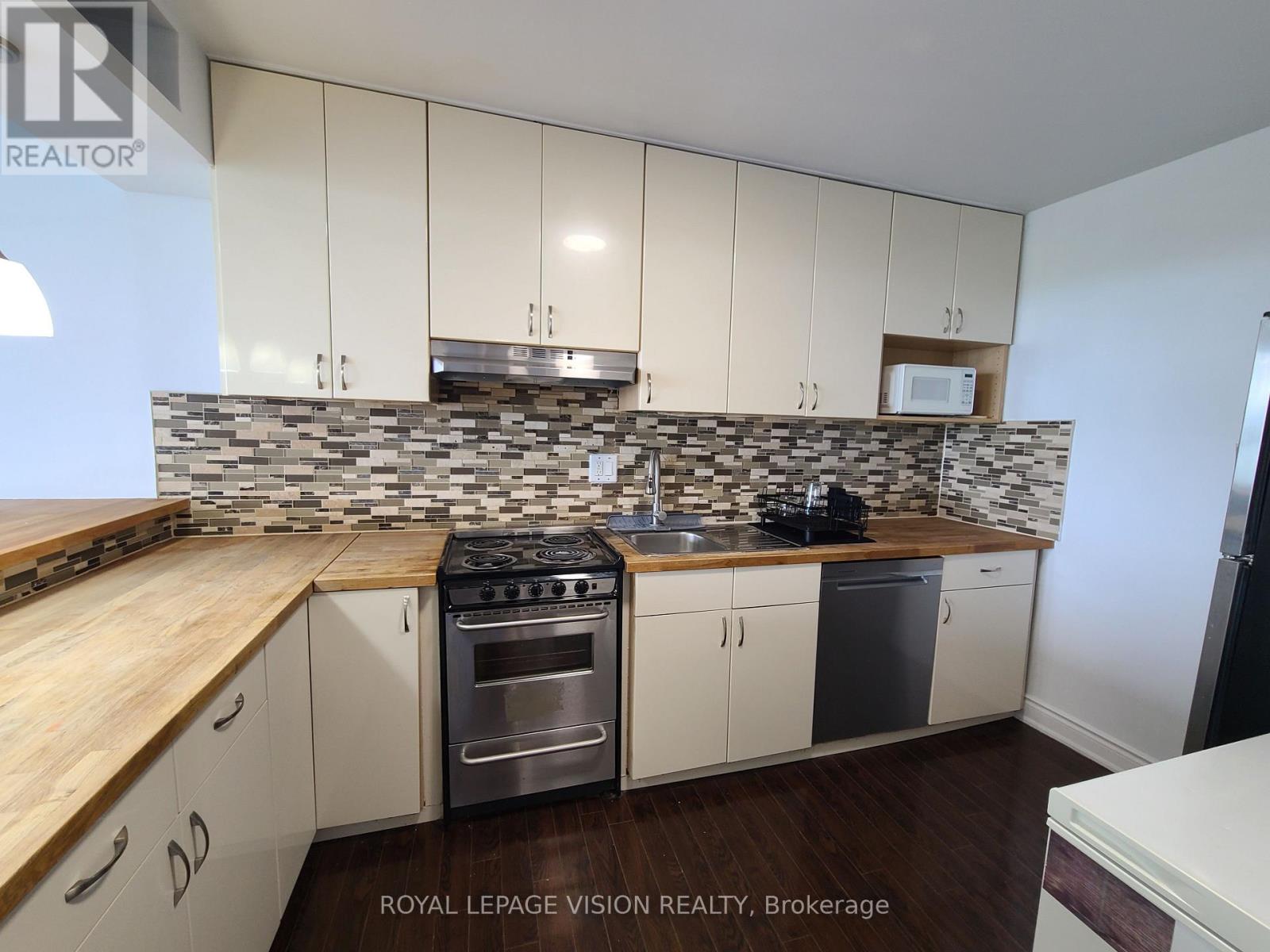 #2107 10 MARTHA EATON WAY S - 15