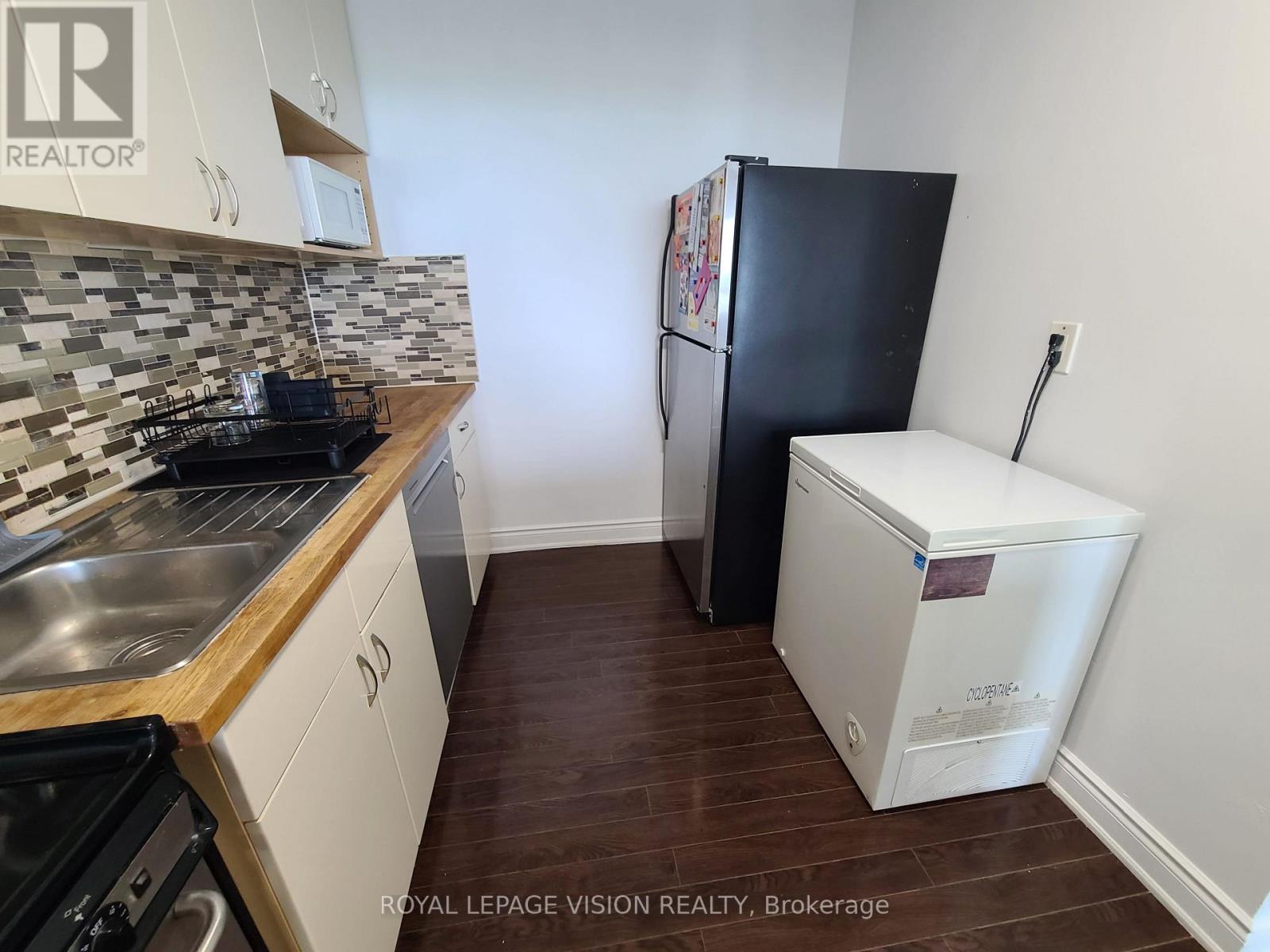 #2107 10 MARTHA EATON WAY S - 16