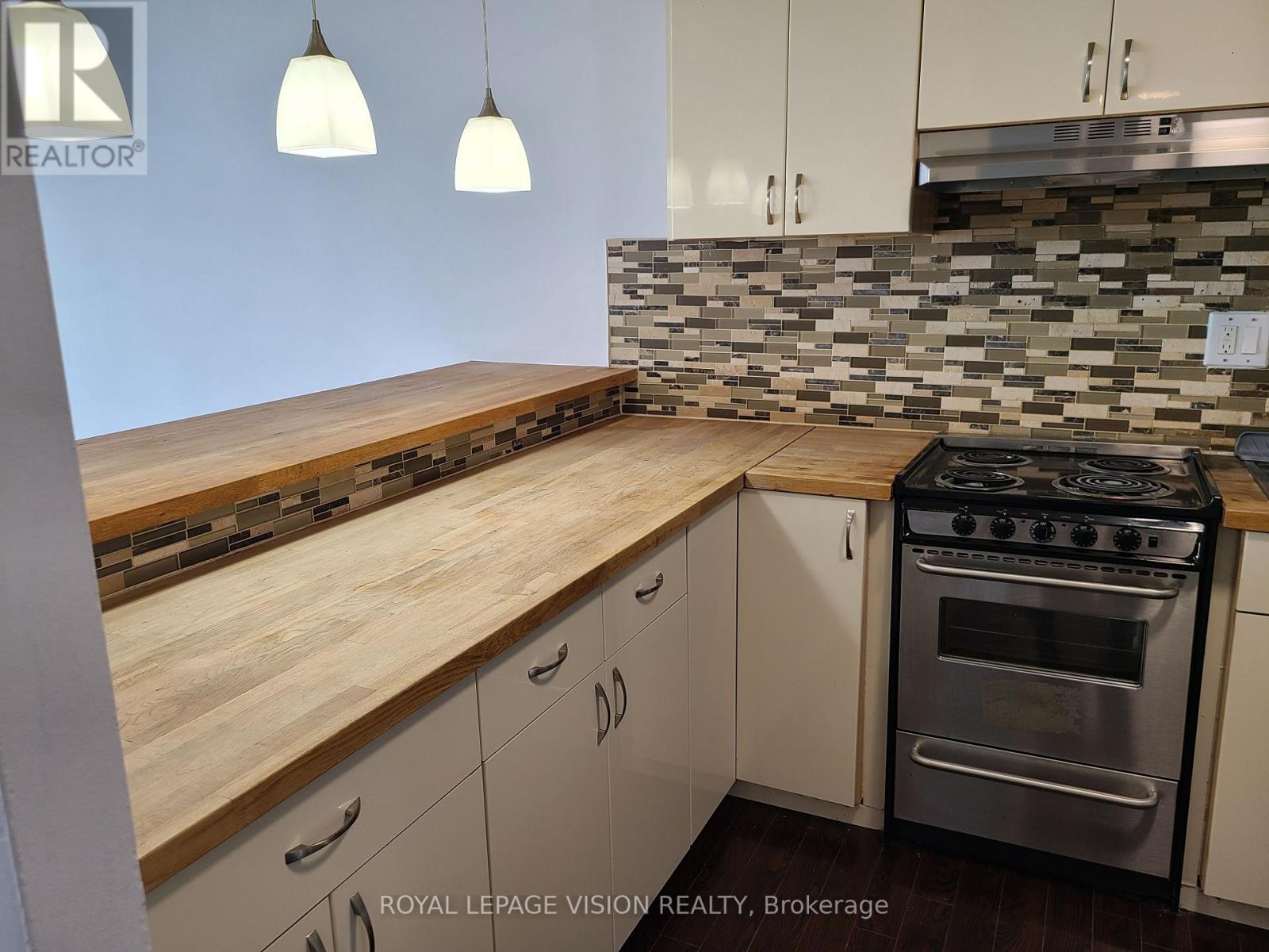 #2107 10 MARTHA EATON WAY S - 18