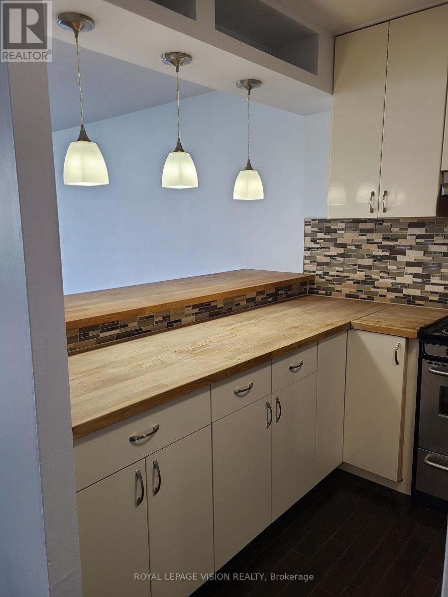 #2107 10 MARTHA EATON WAY S - 19