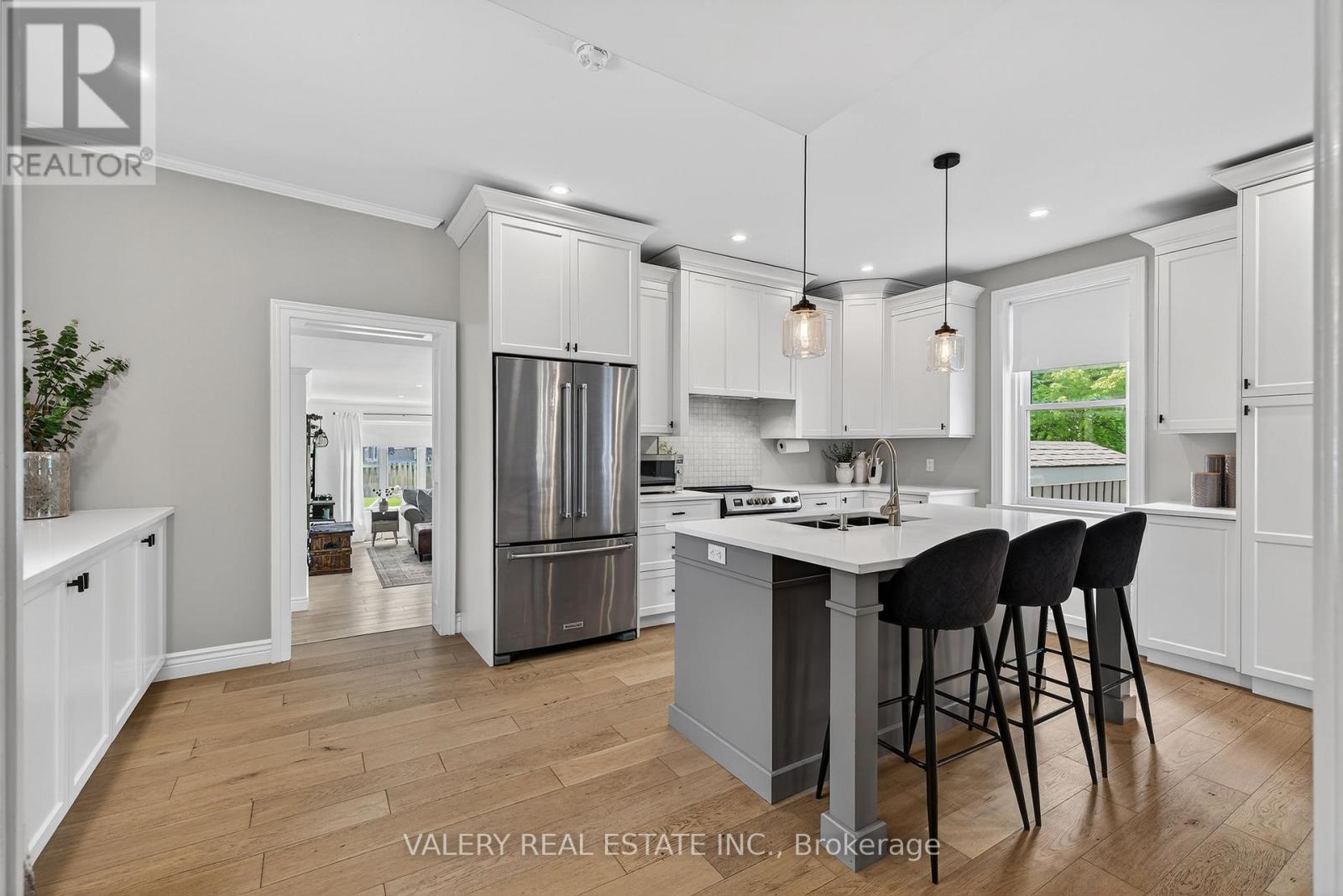 710 YORK AVENUE N - 12