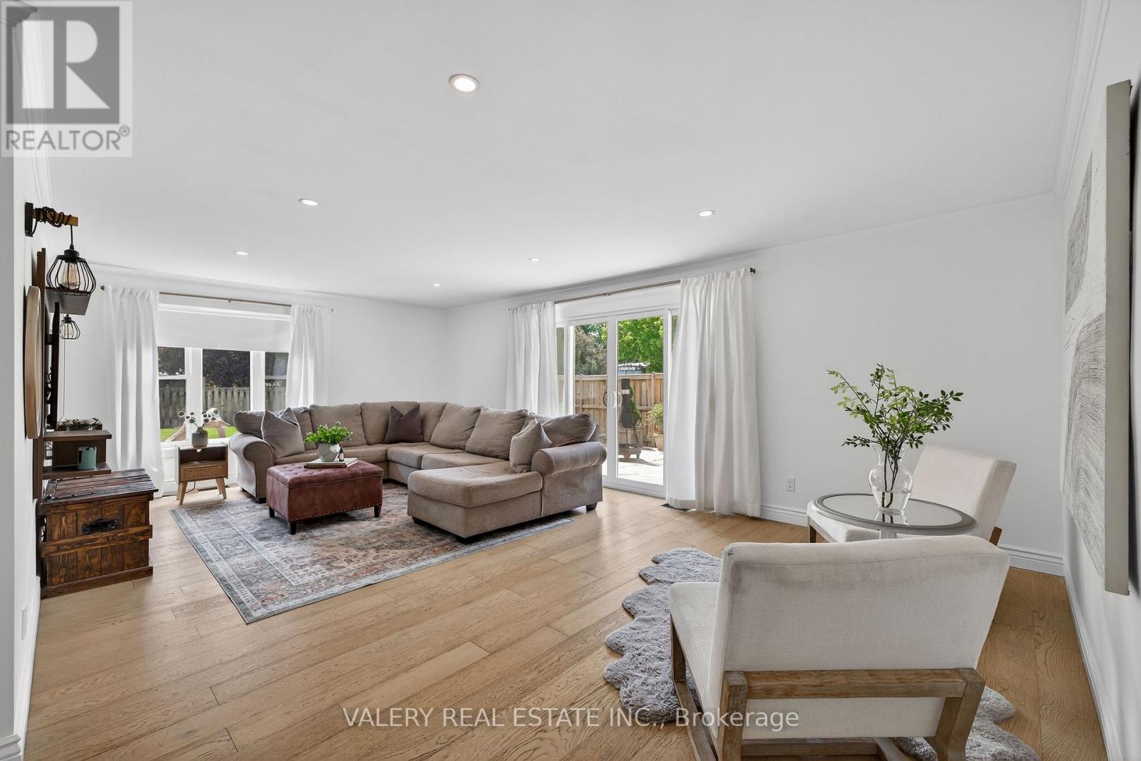 710 YORK AVENUE N - 13