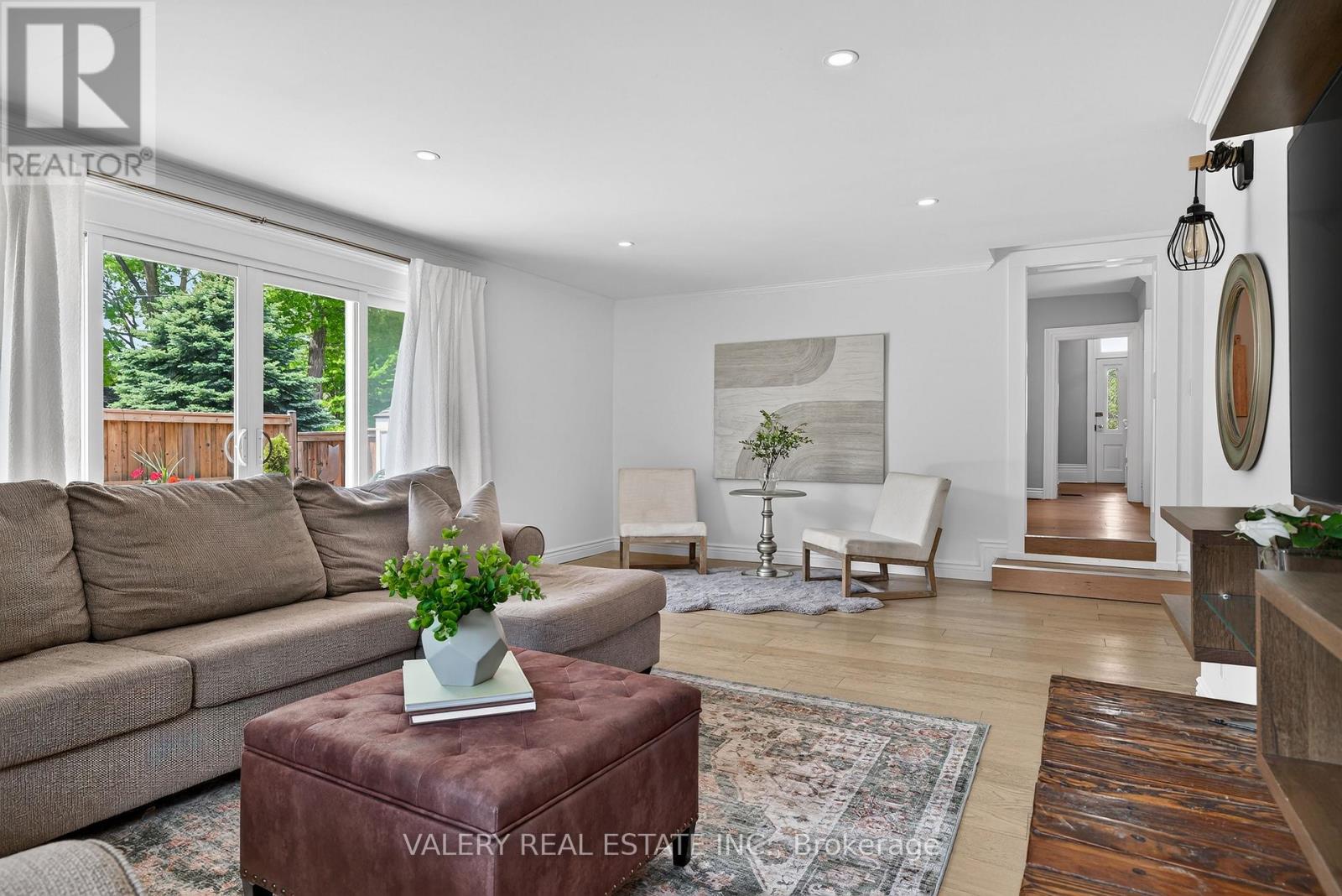 710 YORK AVENUE N - 14