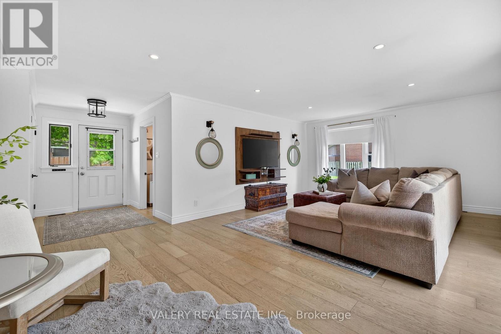 710 YORK AVENUE N - 15