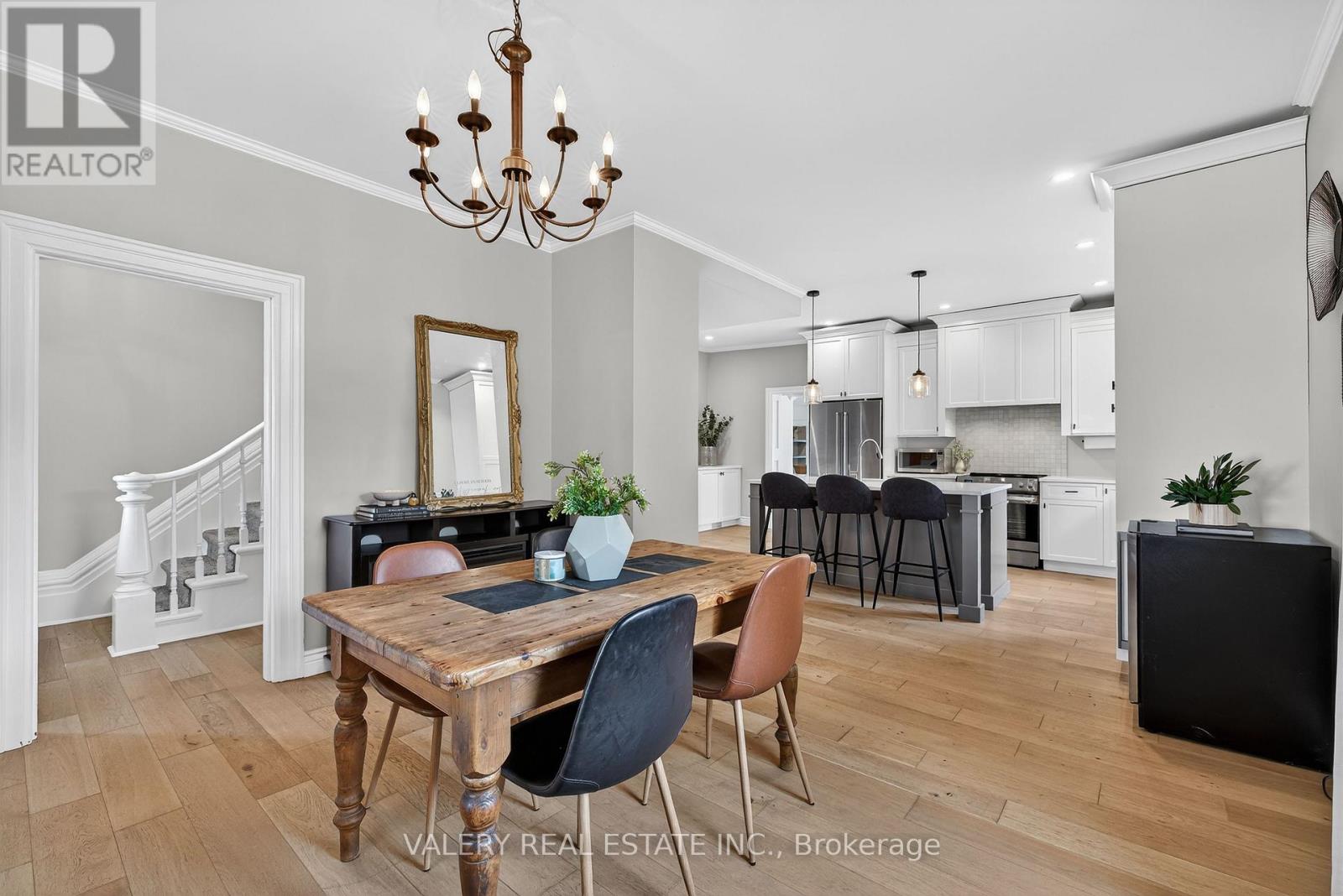 710 YORK AVENUE N - 8