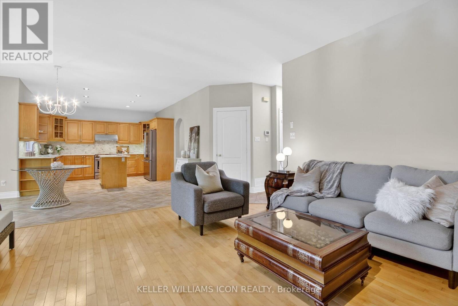 5 Bed, 4 Bath House for Sale in Ottawa – 136 SHAUGHNESSY CRESCENT, Ottawa – MLS# X13412744 - Image 11