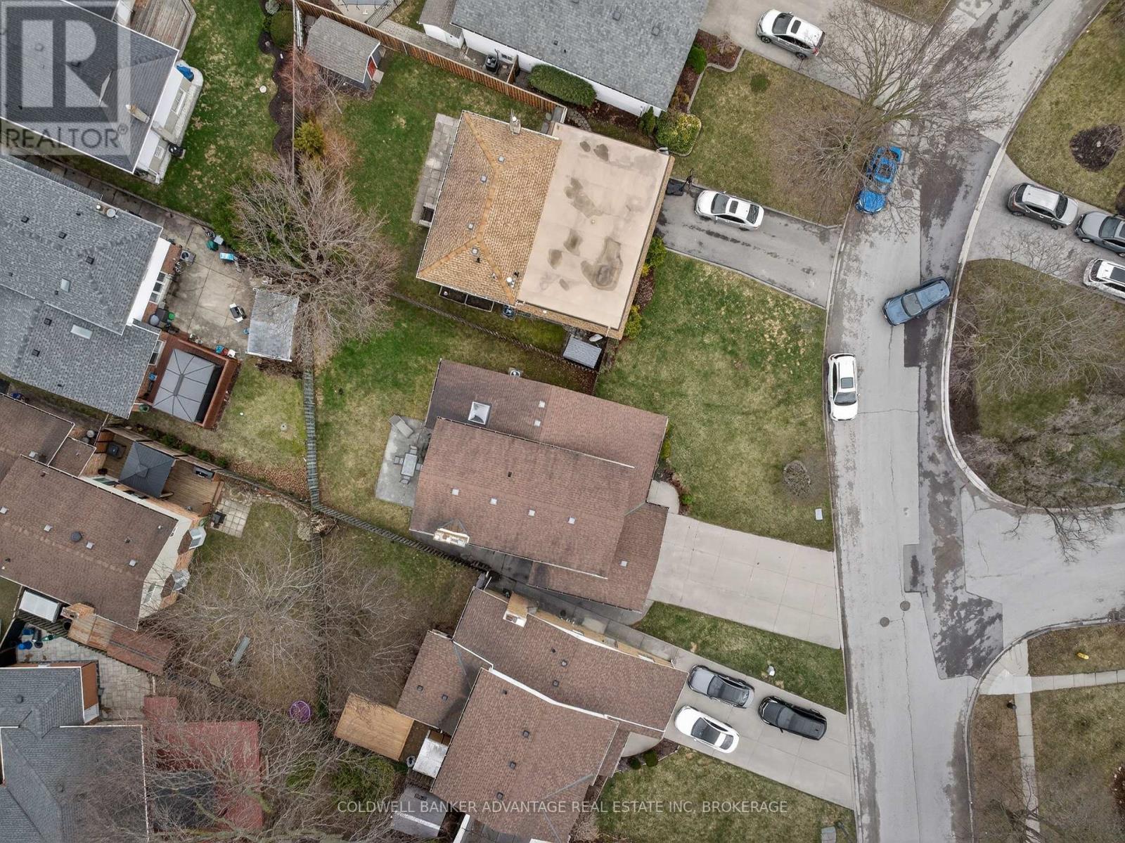 41 ADEL DRIVE E - 29